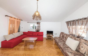 Gorgeous Apartment In Kastel Kambelovac With Wifi